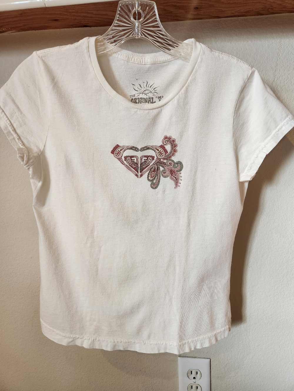 Roxy Brand Vintage, White Short-Sleeve Graphic Tee with Multicolor Heart Motif
